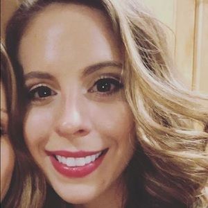 Meet your Posher, Becca